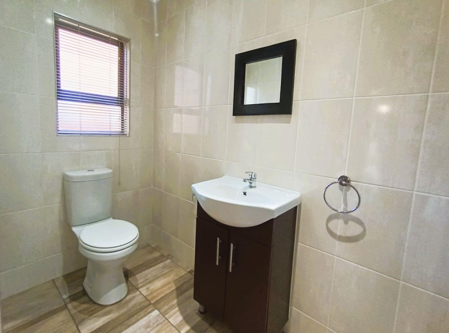 4 Bedroom Property for Sale in Heuwelsig Free State